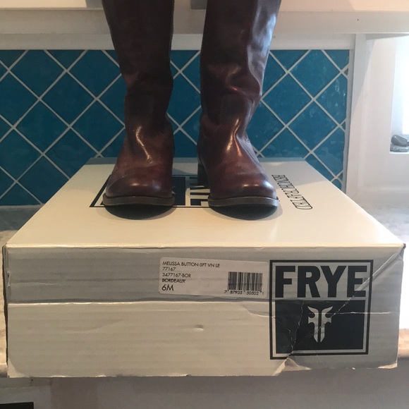 FRYE Melissa Button boots in Bordeaux. Size 6. - Picture 2 of 3